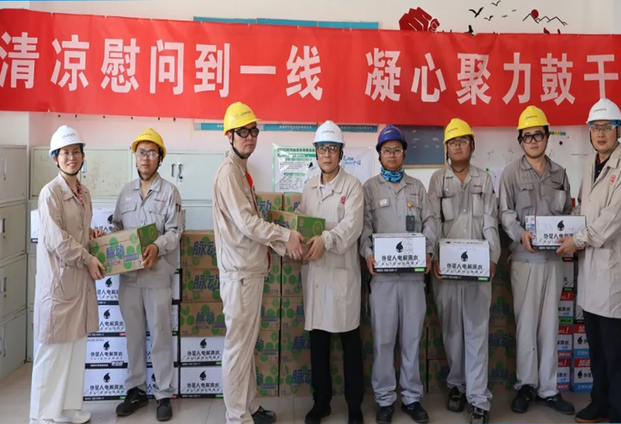 常藥廠董事長衣學福一行慰問南通常佑一線員工
